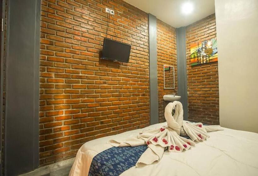 פנסיון The Backyard House