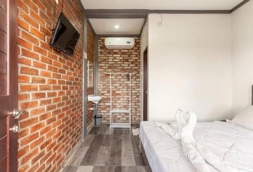 פנסיון The Backyard House