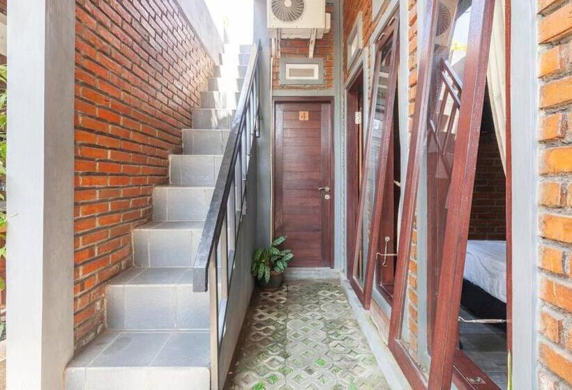 פנסיון The Backyard House