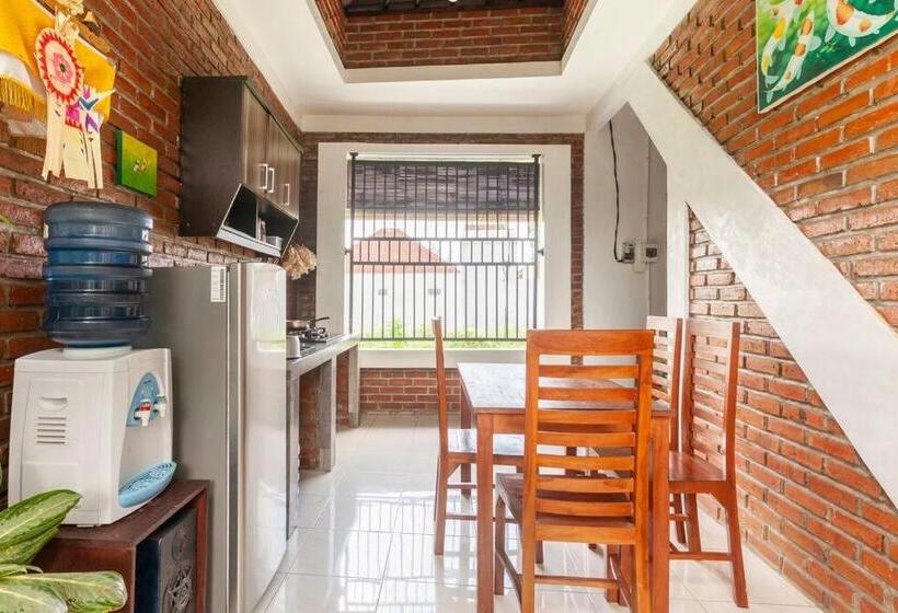 פנסיון The Backyard House