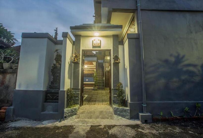 פנסיון The Backyard House