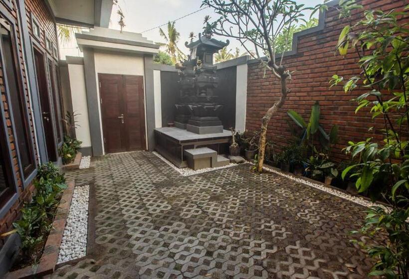 פנסיון The Backyard House