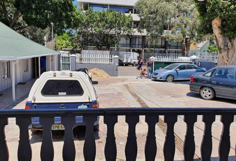 Пансион The Monument Guesthouse