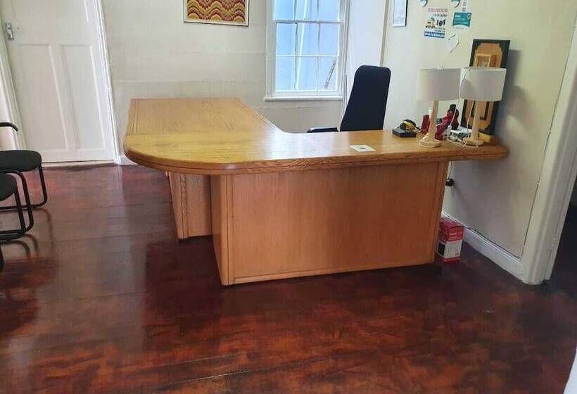 Пансион The Monument Guesthouse