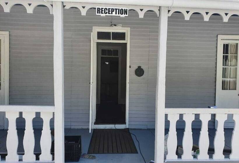 Пансион The Monument Guesthouse