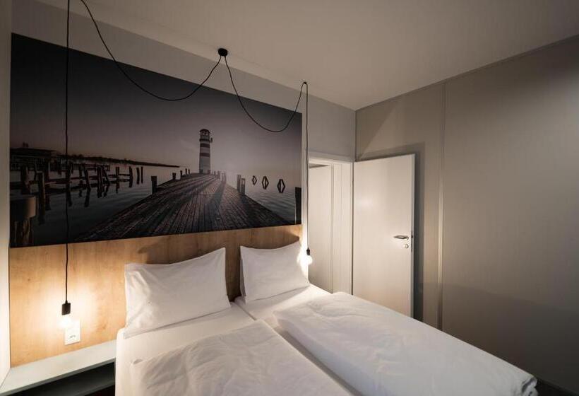 Отель Lakeside77