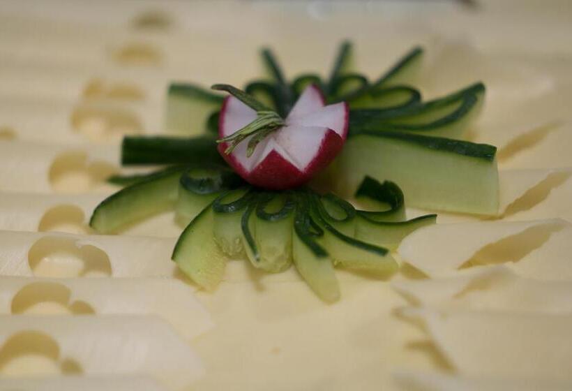 Отель Lakeside77