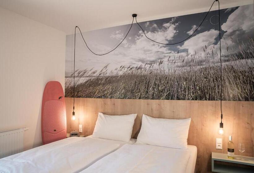 Отель Lakeside77