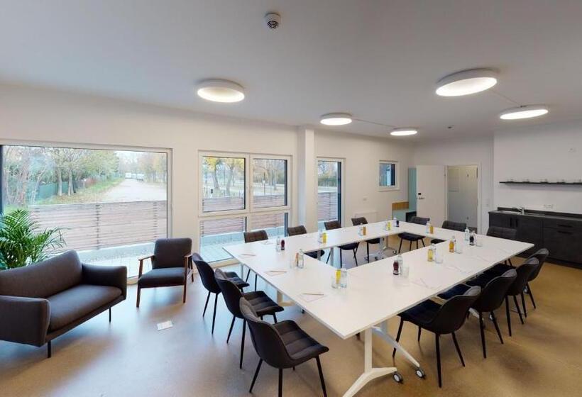 Отель Lakeside77