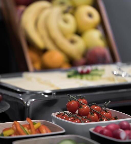 Отель Lakeside77