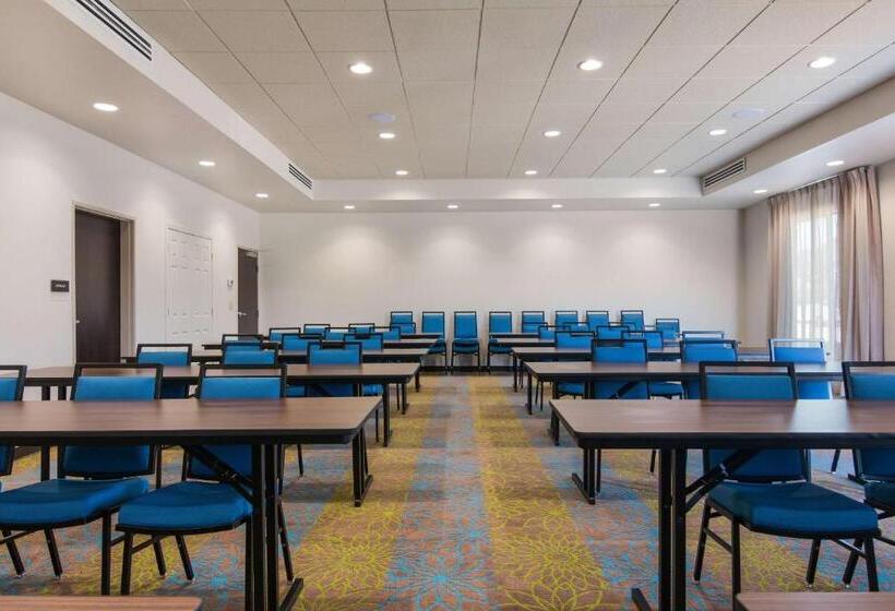 هتل Mainstay Suites East Camden