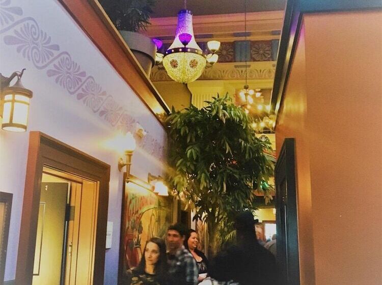 فندق Mcmenamins Elks Temple