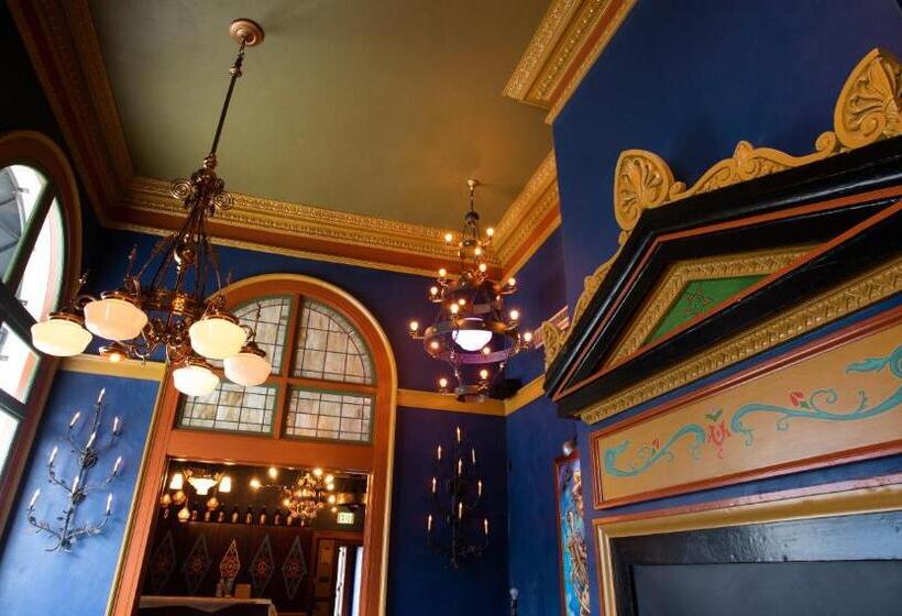 فندق Mcmenamins Elks Temple