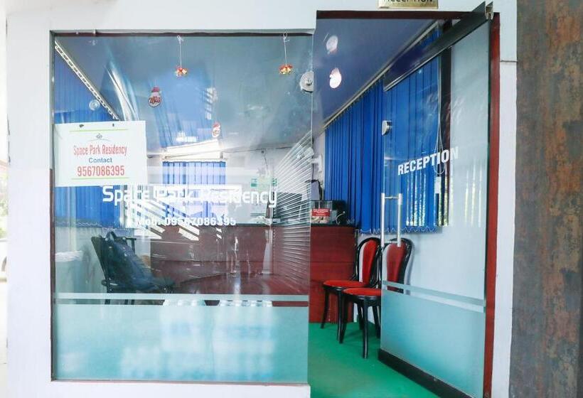 Отель Oyo 67591 Space Park Residency