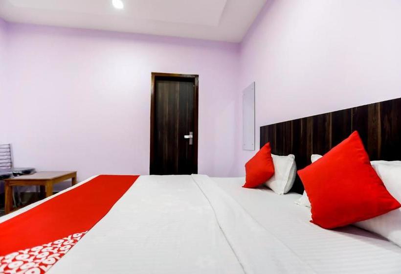 فندق Oyo 67933 Shrinath Bhawan