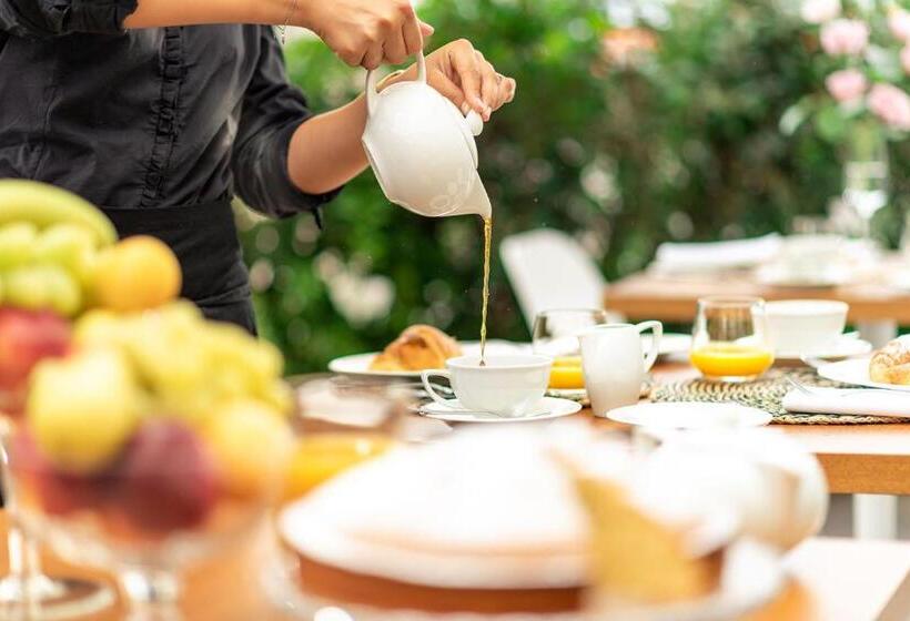 Palace Lido Hotel & Suites