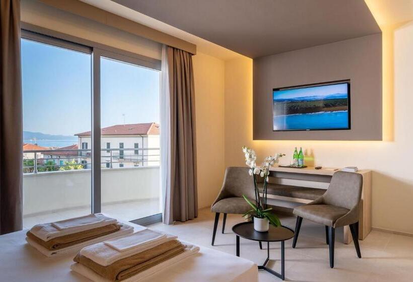 Palace Lido Hotel & Suites