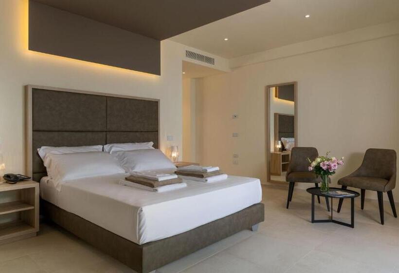 Palace Lido Hotel & Suites