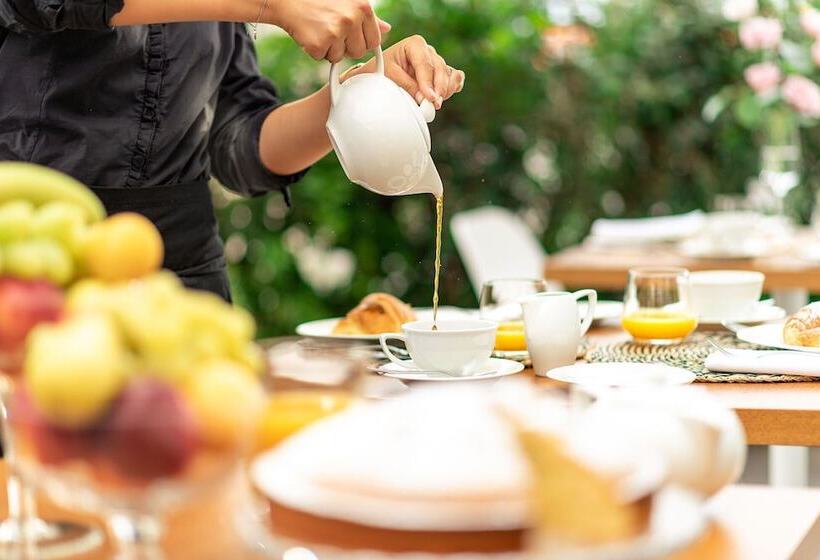 Palace Lido Hotel & Suites