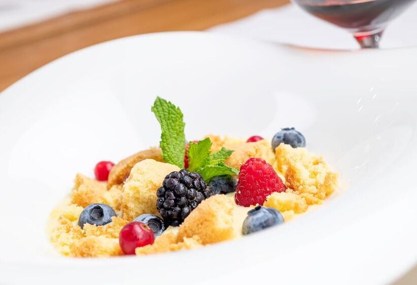 Palace Lido Hotel & Suites