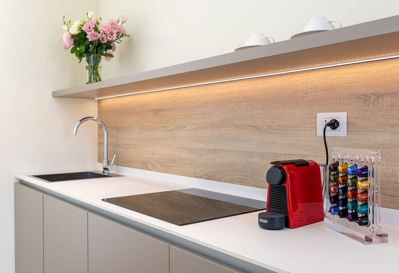 Palace Lido Hotel & Suites