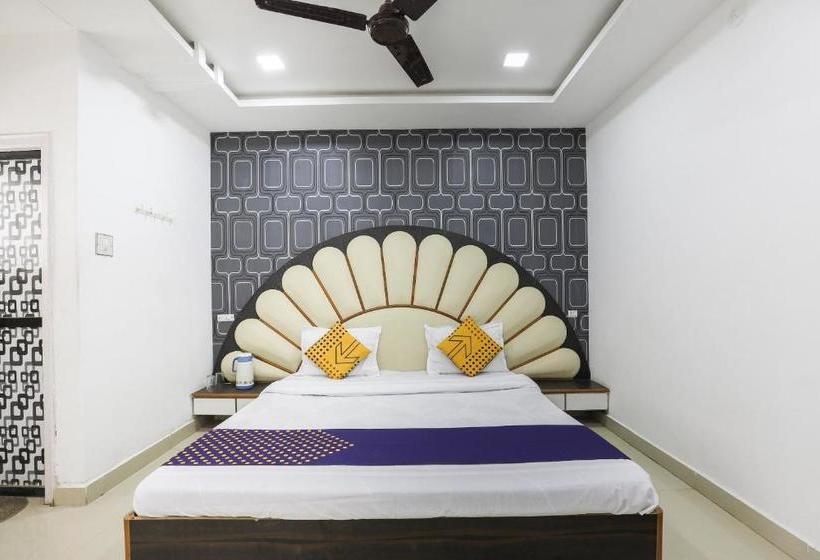 Отель Spot On 68591 Sahara Palace