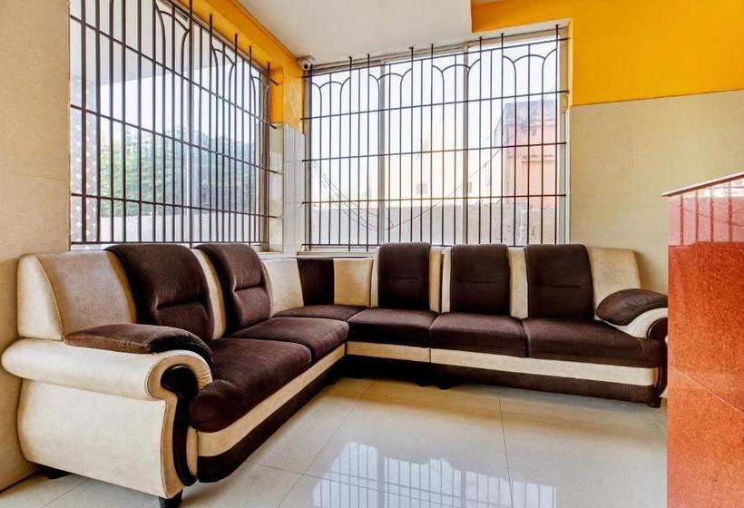 Отель Spot On 68901 Prakash Lodge