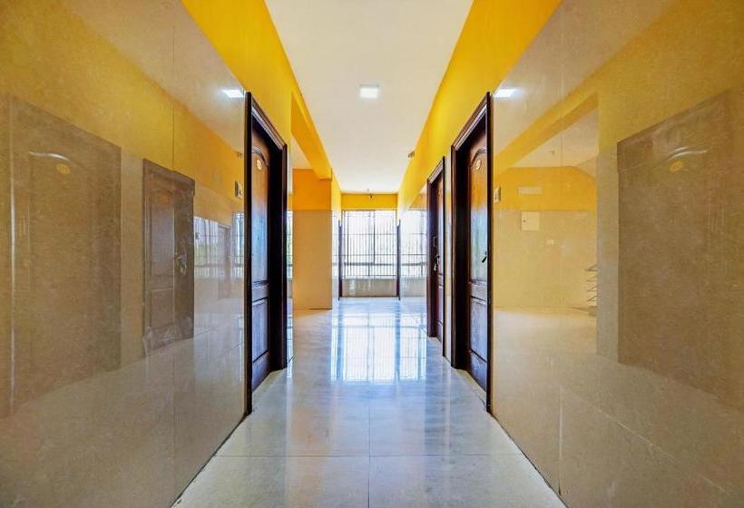 Отель Spot On 68901 Prakash Lodge