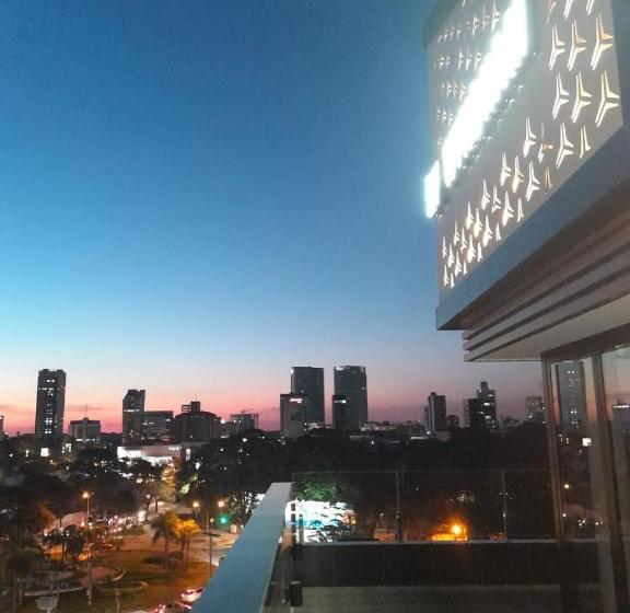 Отель Tryp By Wyndham Santa Cruz