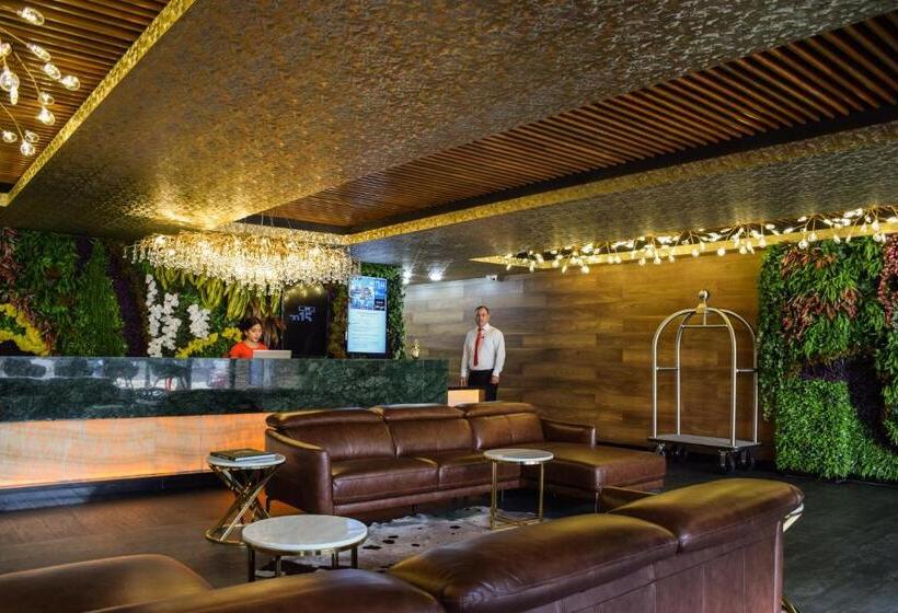 Отель Tryp By Wyndham Santa Cruz