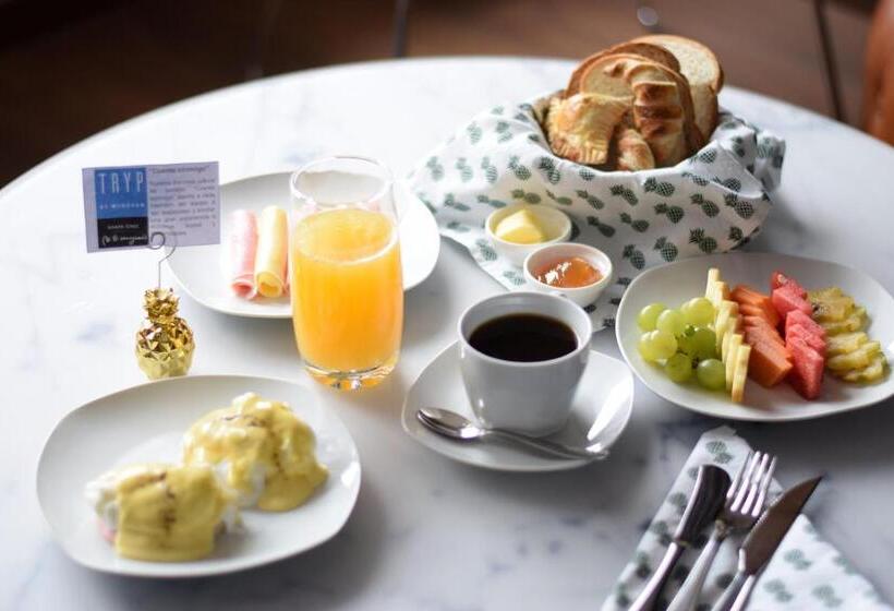 Отель Tryp By Wyndham Santa Cruz