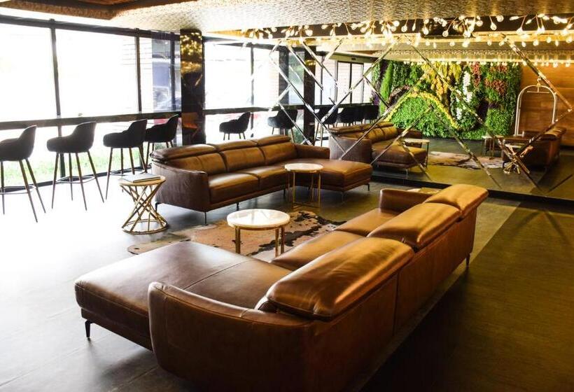 Отель Tryp By Wyndham Santa Cruz