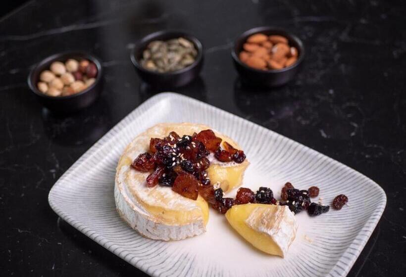 هتل Vivid Blue Serenity Resort