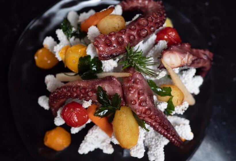 هتل Vivid Blue Serenity Resort