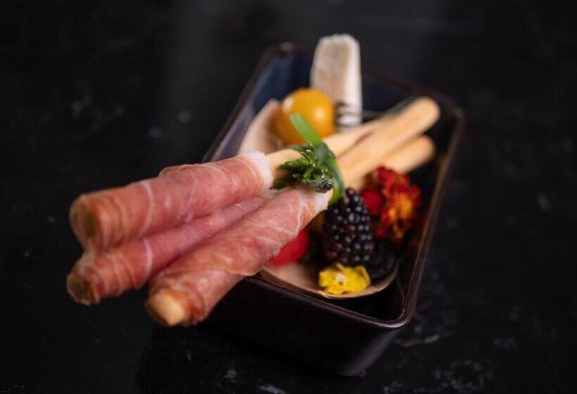 هتل Vivid Blue Serenity Resort