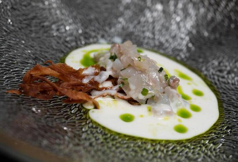 هتل Vivid Blue Serenity Resort