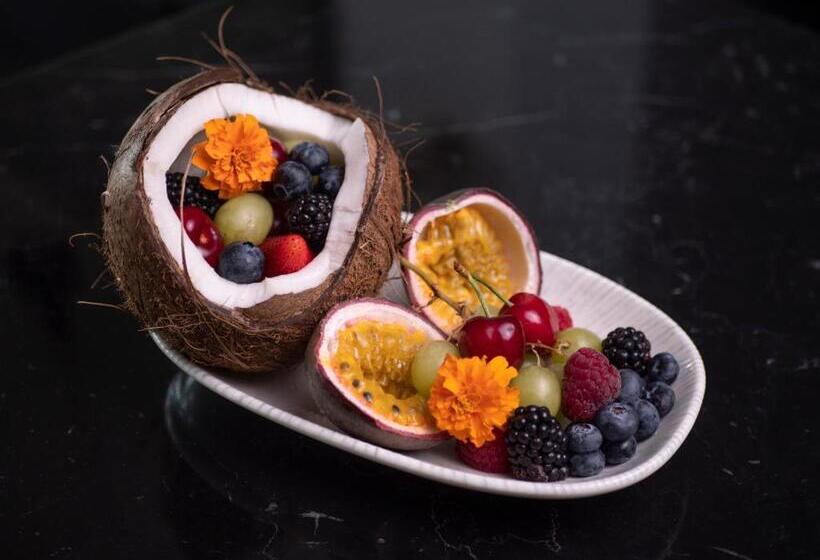 هتل Vivid Blue Serenity Resort