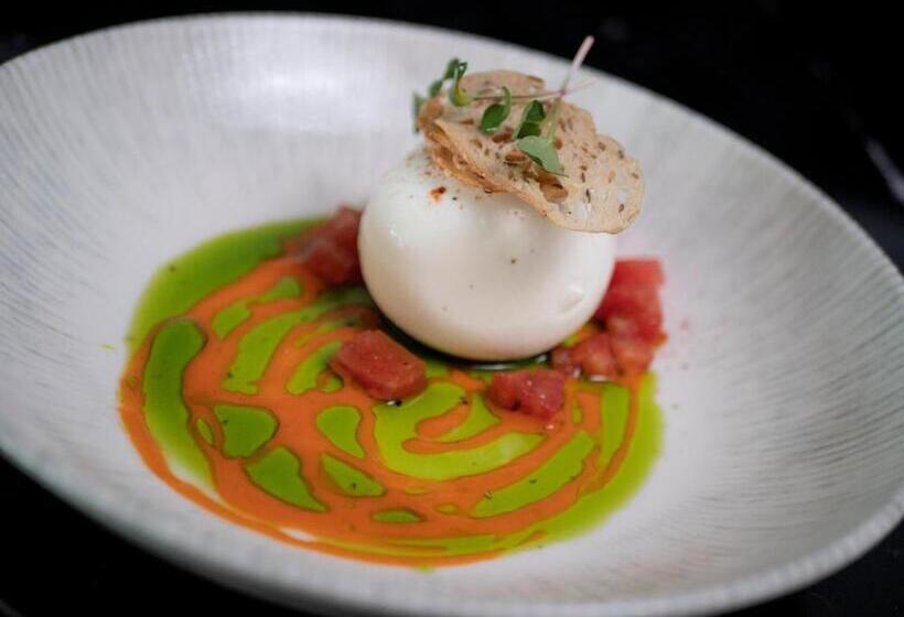 هتل Vivid Blue Serenity Resort