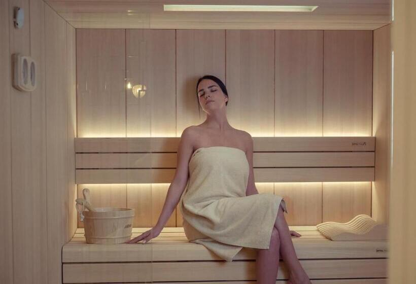 هتل Vivid Blue Serenity Resort