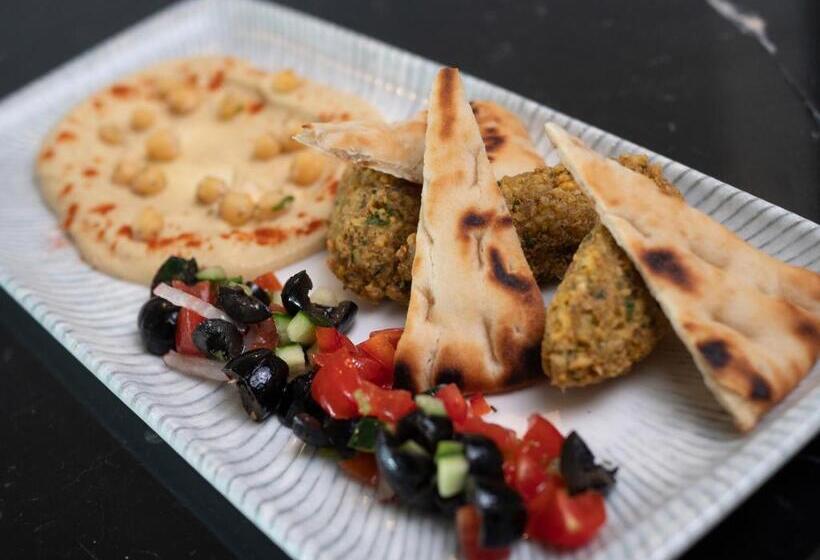 هتل Vivid Blue Serenity Resort