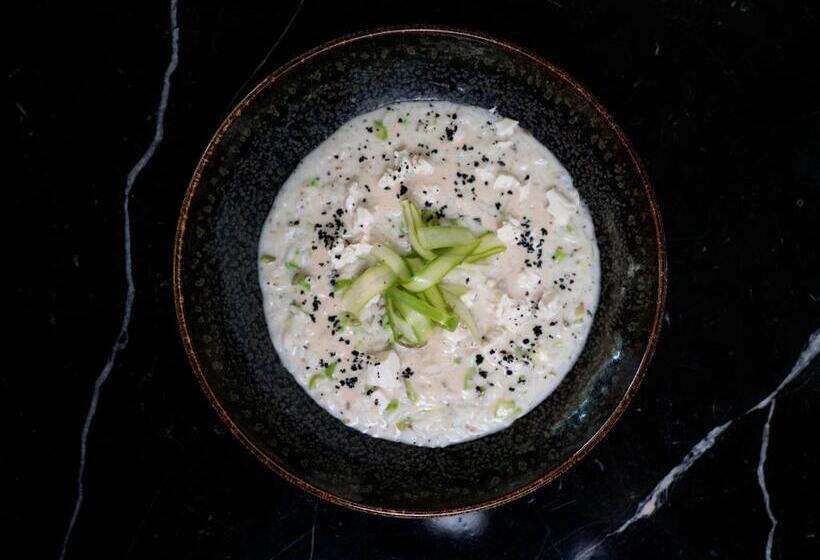 هتل Vivid Blue Serenity Resort