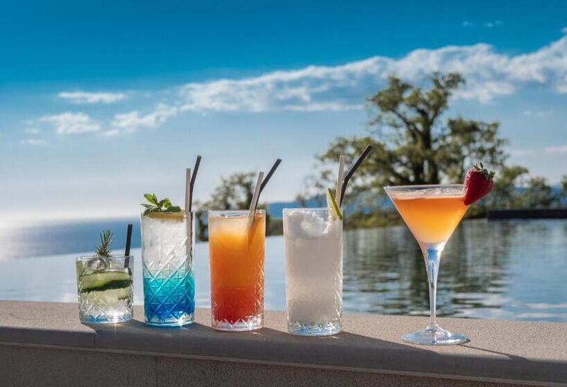 هتل Vivid Blue Serenity Resort