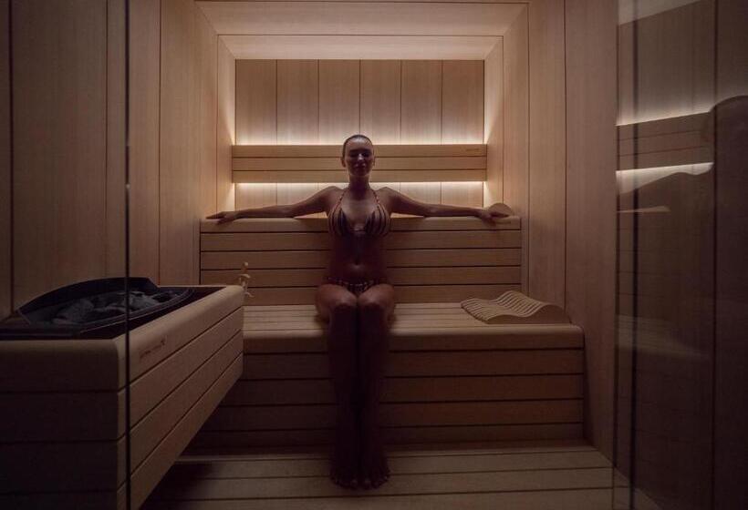 هتل Vivid Blue Serenity Resort