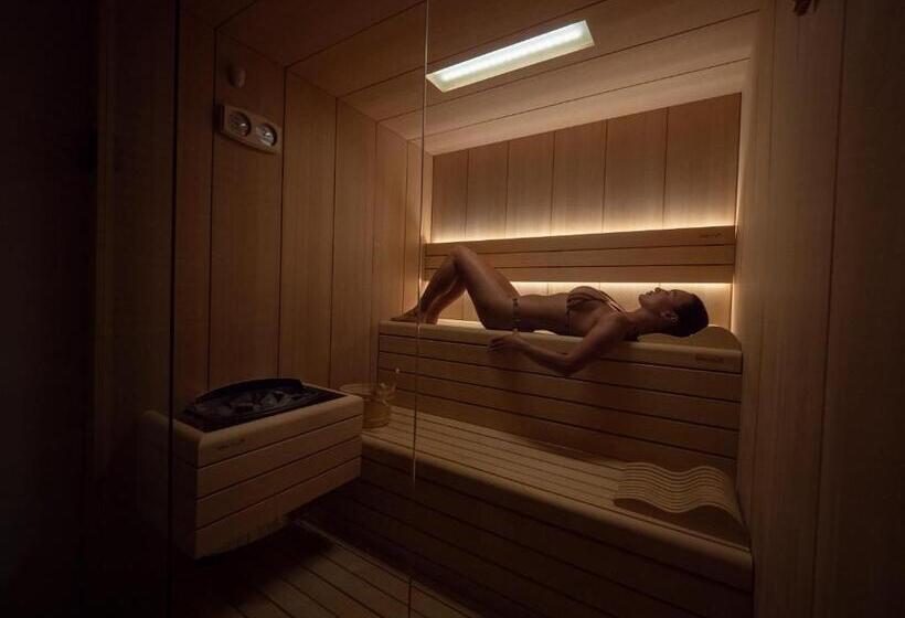 هتل Vivid Blue Serenity Resort