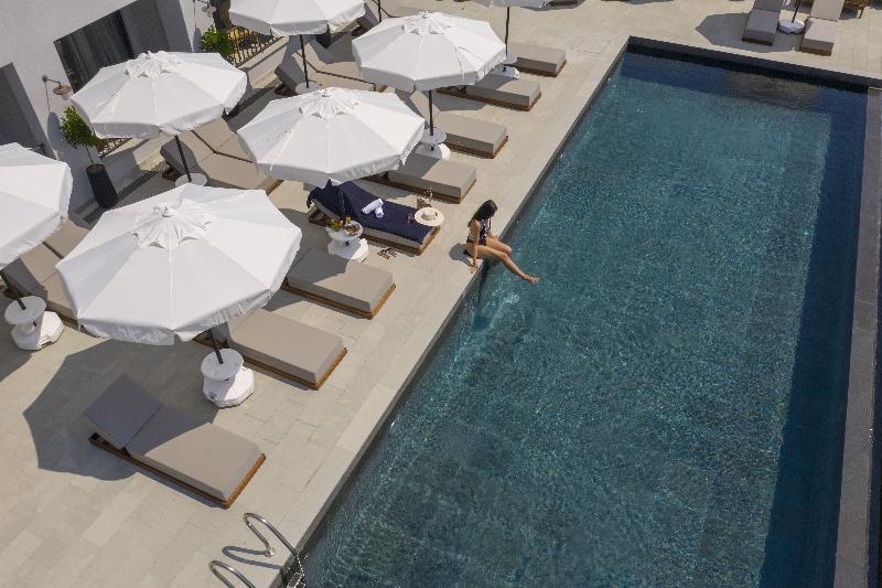 هتل Vivid Blue Serenity Resort