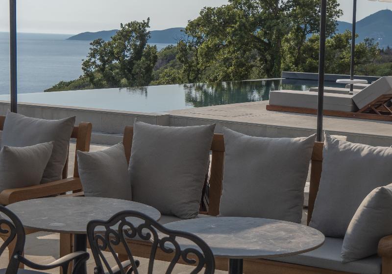 هتل Vivid Blue Serenity Resort