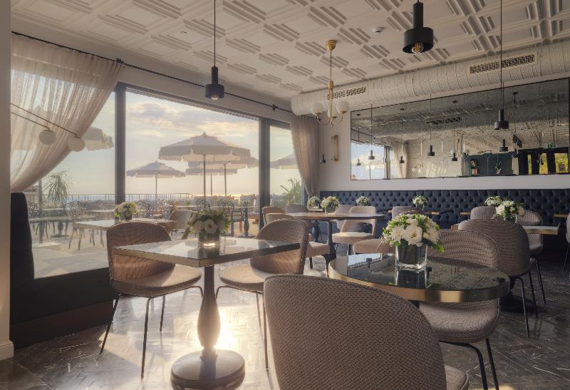 هتل Vivid Blue Serenity Resort