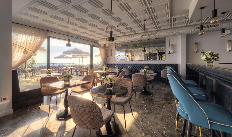 هتل Vivid Blue Serenity Resort