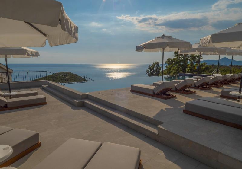 هتل Vivid Blue Serenity Resort