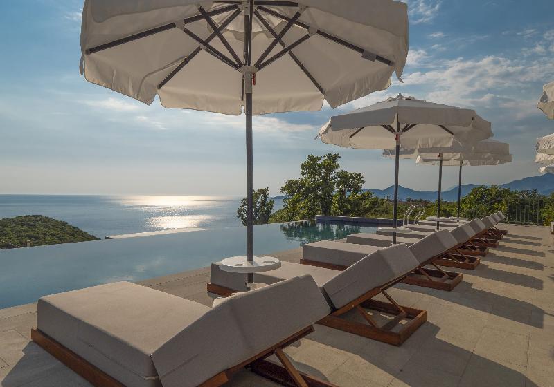 هتل Vivid Blue Serenity Resort